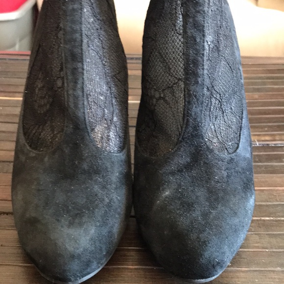 🚨B2G1 JESSICA SIMPSON Black Leather Lace & Velvet /Gold Heeled Booties - Picture 6 of 9